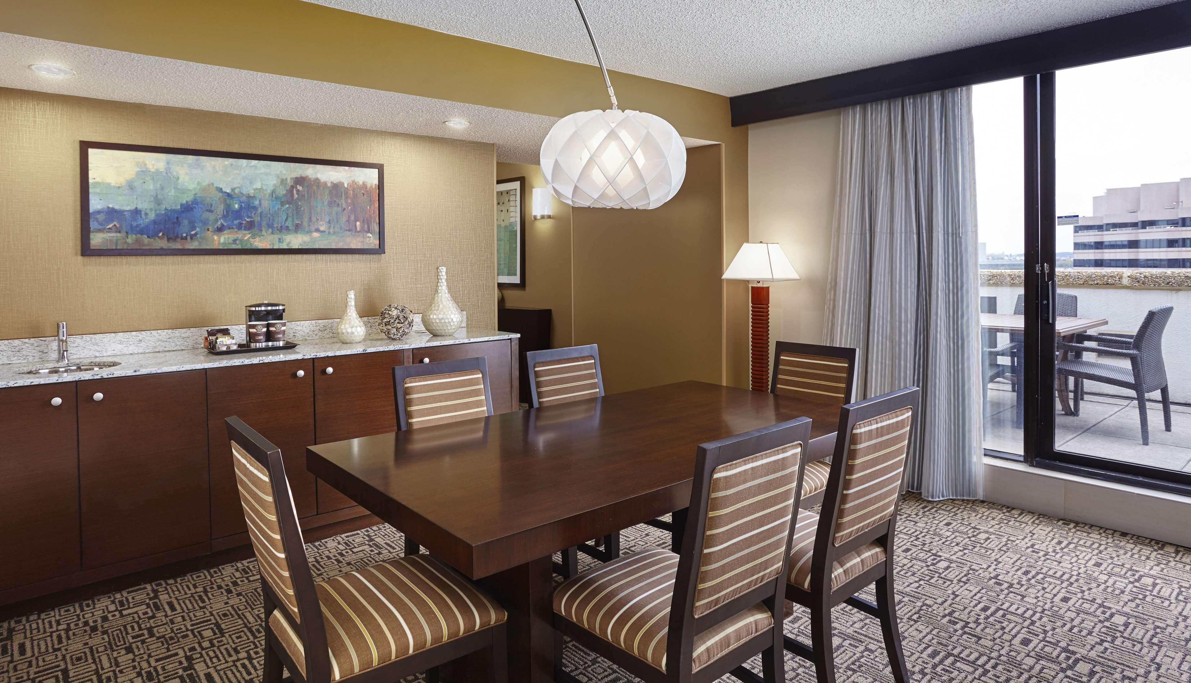 Doubletree By Hilton Washington Dc - Crystal City Arlington Exterior photo