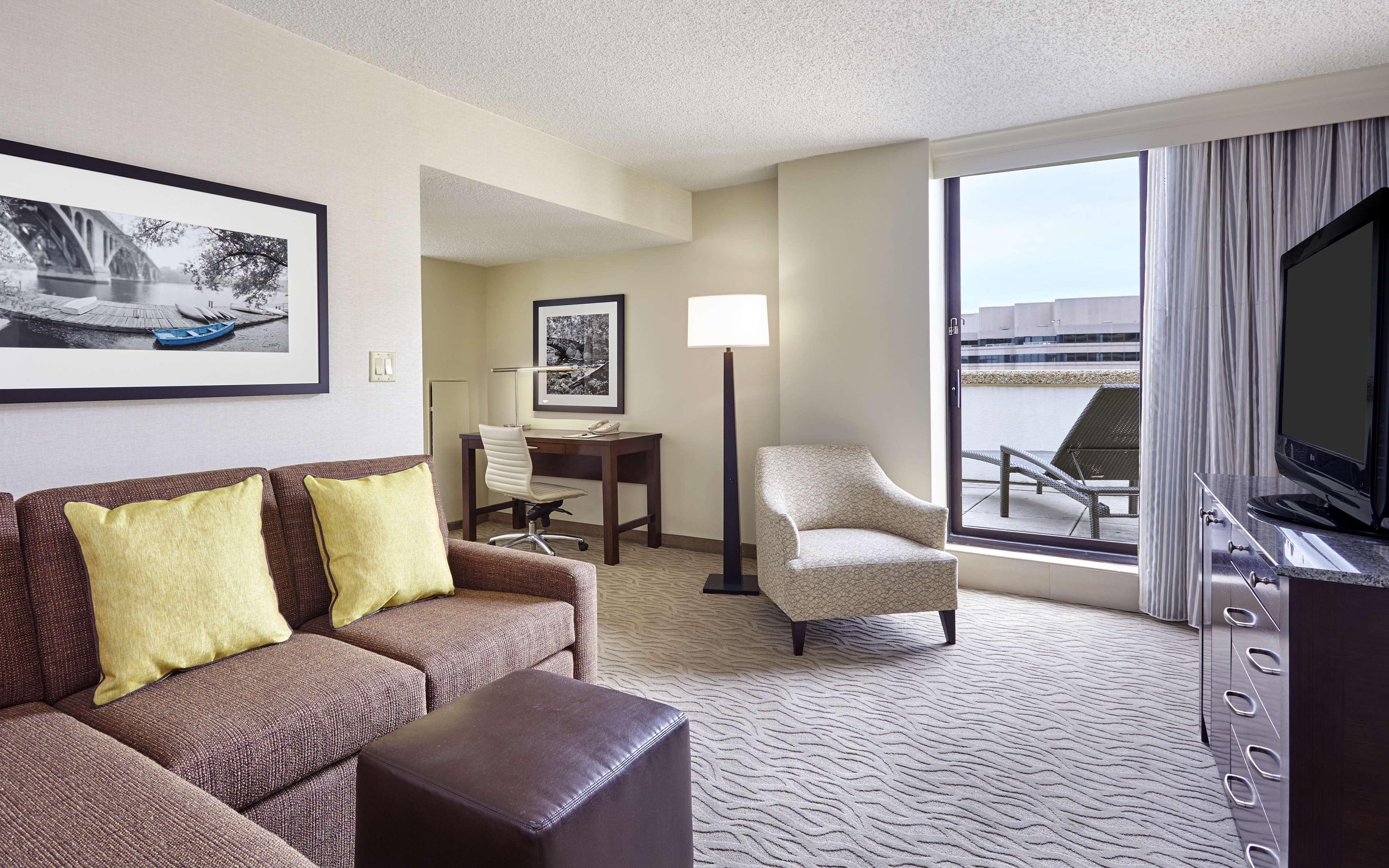 Doubletree By Hilton Washington Dc - Crystal City Arlington Exterior photo