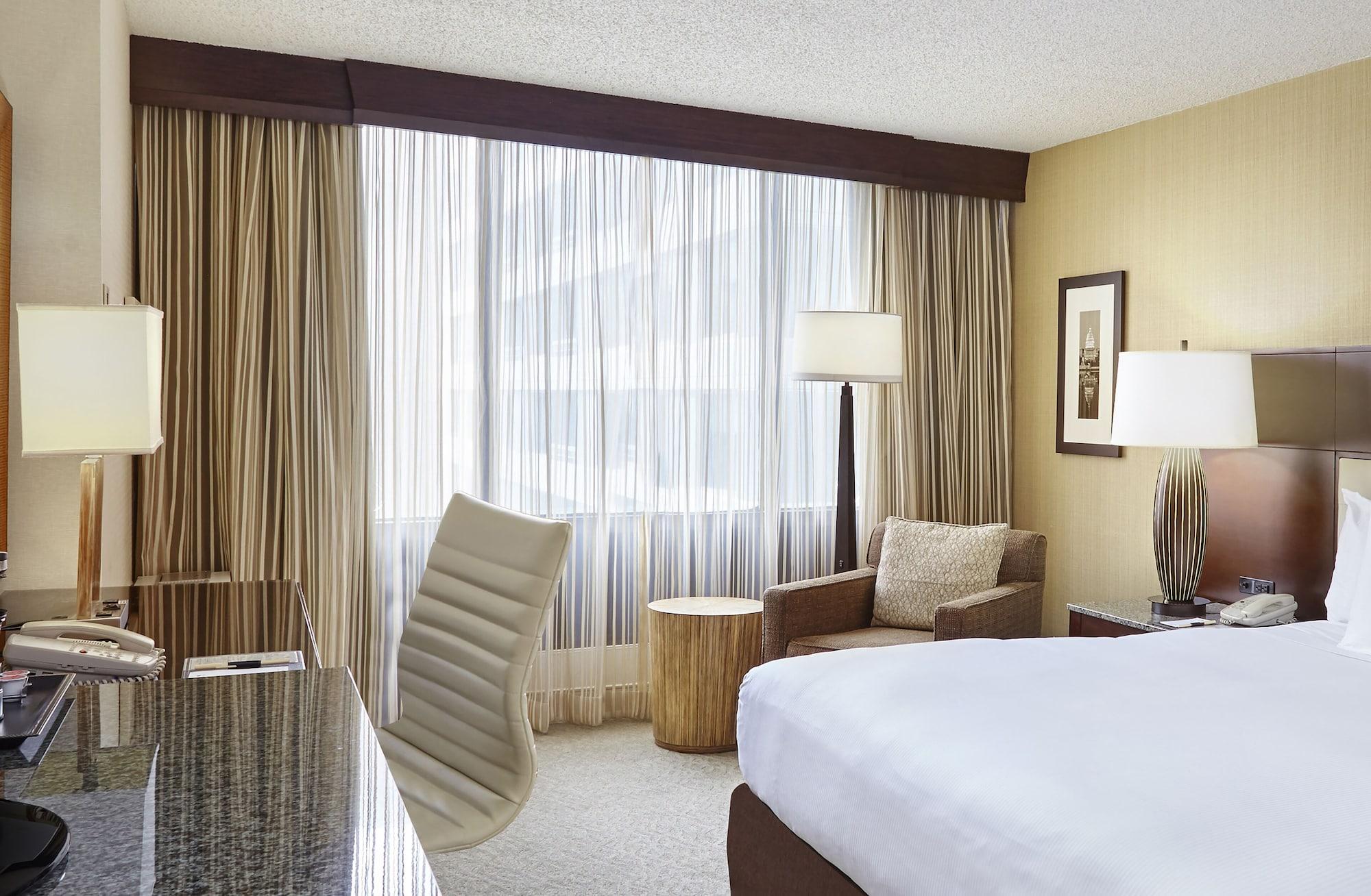 Doubletree By Hilton Washington Dc - Crystal City Arlington Exterior photo